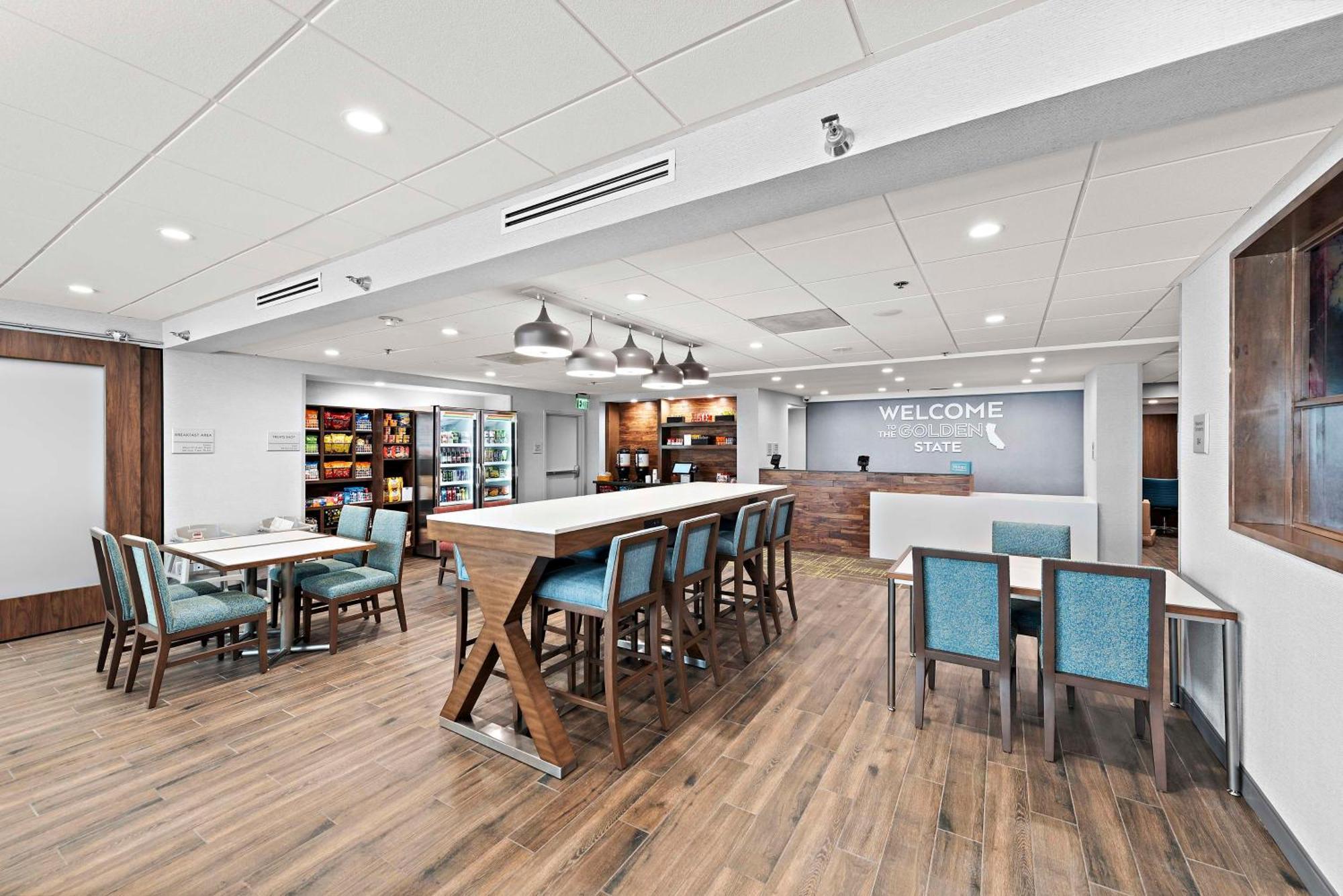 Hampton Inn Los Angeles Airport Lennox Bagian luar foto