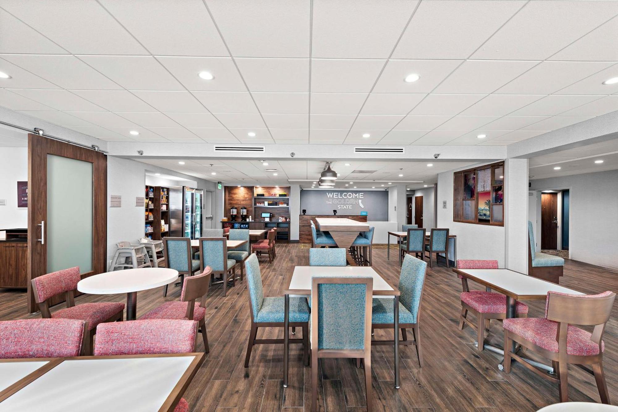 Hampton Inn Los Angeles Airport Lennox Bagian luar foto
