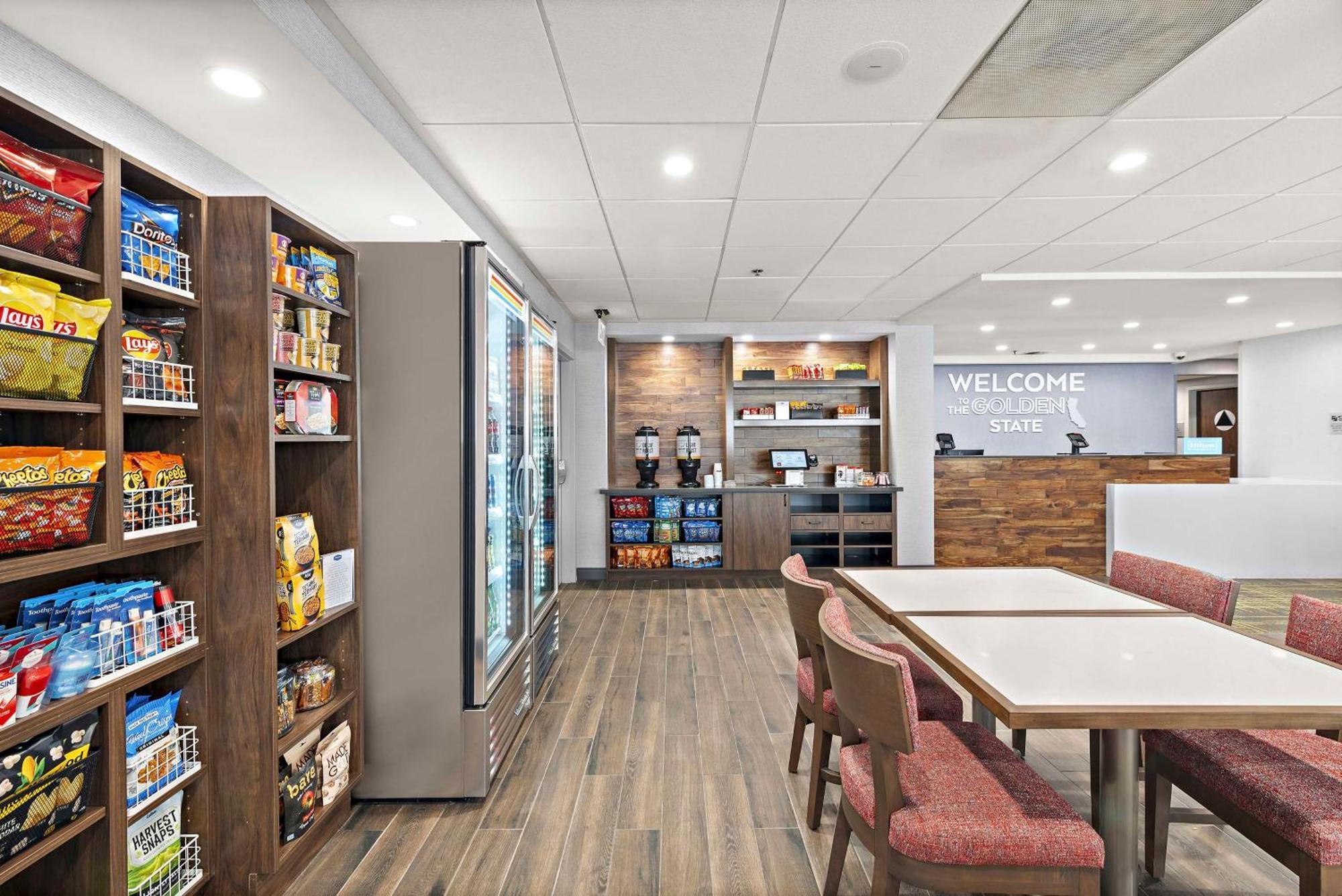 Hampton Inn Los Angeles Airport Lennox Bagian luar foto