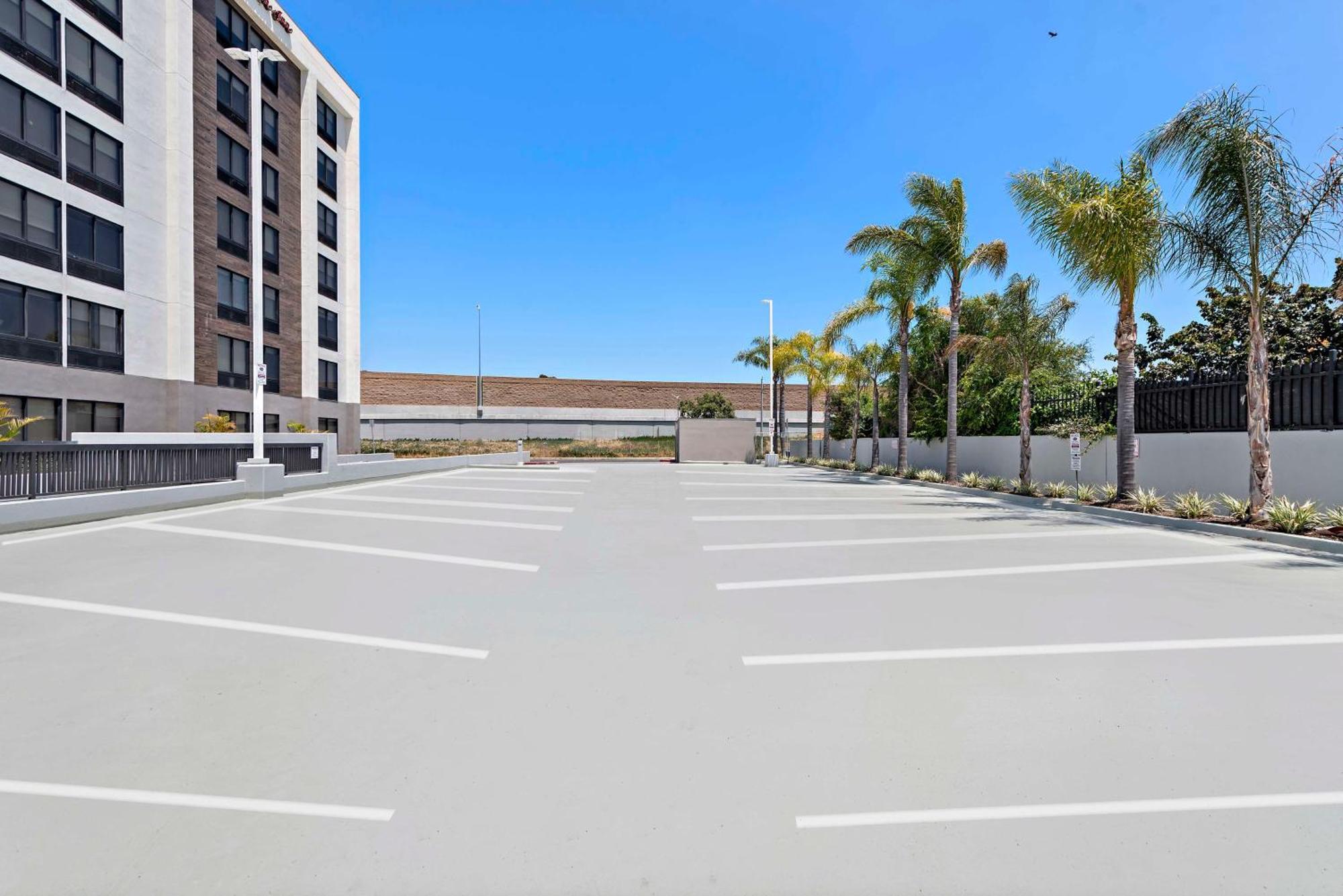 Hampton Inn Los Angeles Airport Lennox Bagian luar foto